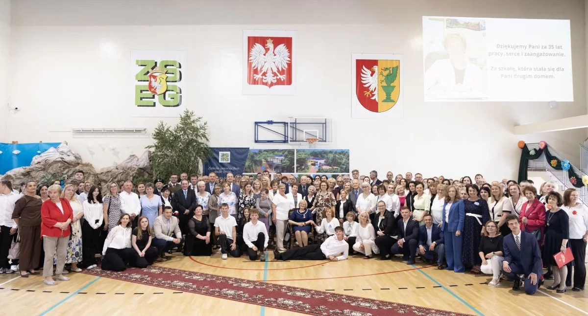Zasłużona dyrektorka ZSEG Otwock zakończyła pracę. Wzruszające pożegnanie Apolonii Żołądek