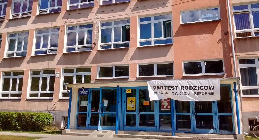 Gimnazja funkcjonują normalnie 