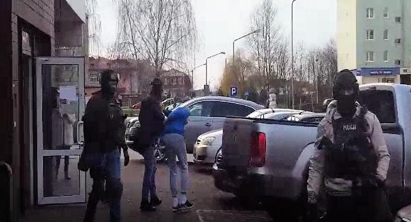 Duża akcja policji na osiedlu Ługi