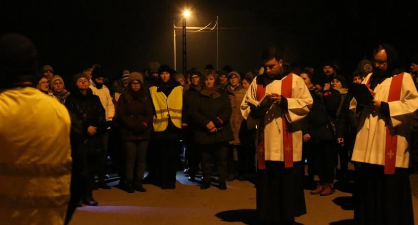 Nocna Droga Krzyżowa w Sobieniach Jeziorach