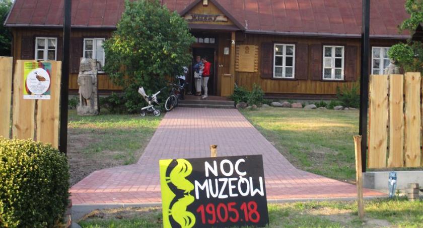 Wycinanki, żołnierze i wesele w Gliniance