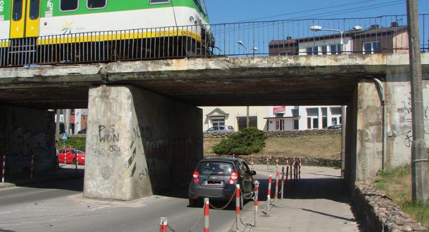 Jaka wysokość wiaduktu na ul. Orlej w Otwocku?