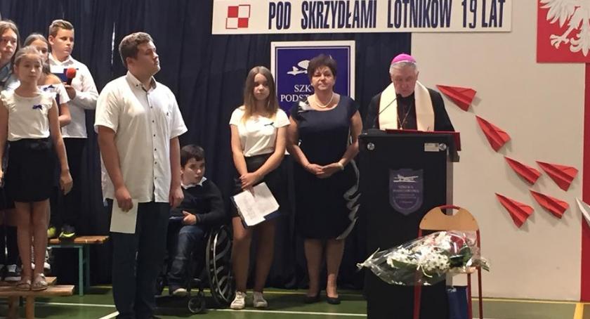 SP Wiązowna: Święcił biskup, gratulował prezydent