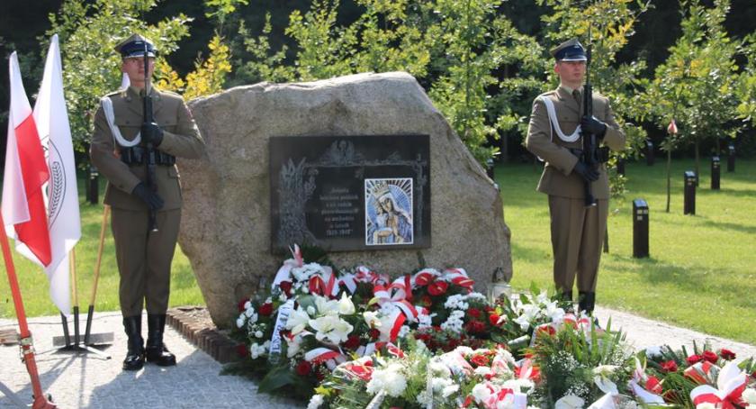 Apel poległych leśników na symbolicznym cmentarzu w CEL w Celestynowie