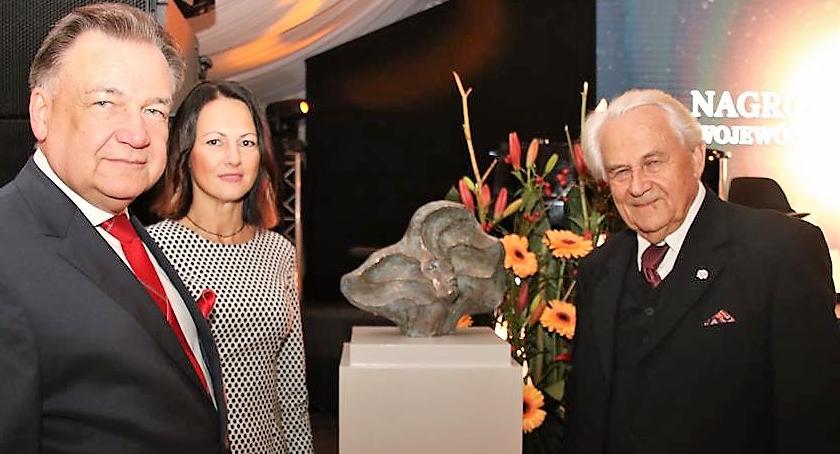 Rzeźbiarz Ryszard Kozłowski doceniony przez marszałka