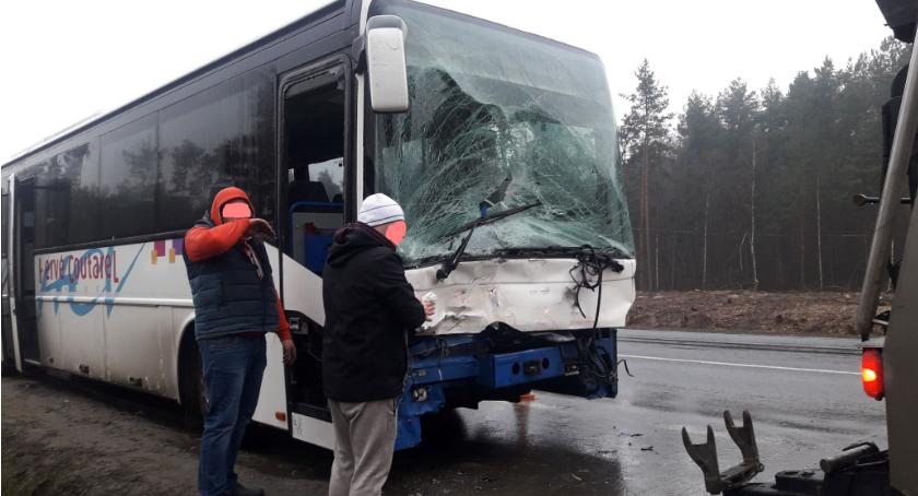 Kolizja z udziałem autobusu na DK 17