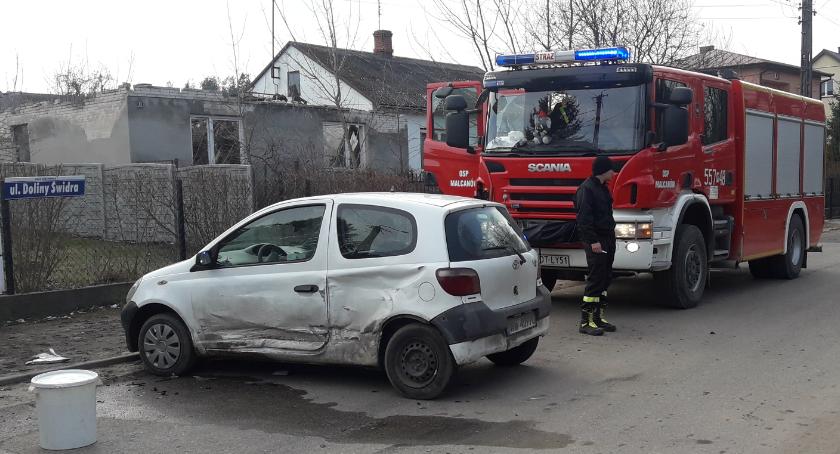 Trzy młode osoby poszkodowane w wypadku w Woli Karczewskiej