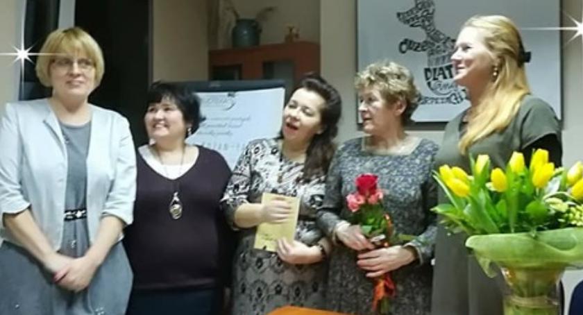 O poezji przy pączkach w otwockiej PBP