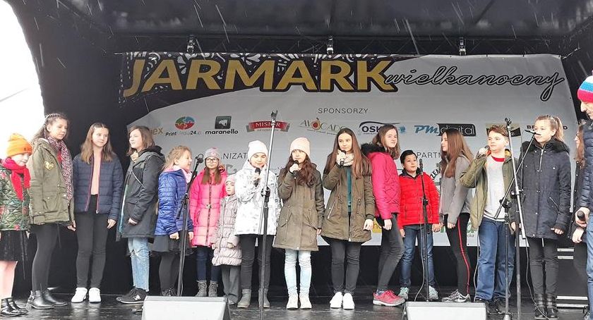 Otwocki jarmark wielkanocny w zimowej aurze
