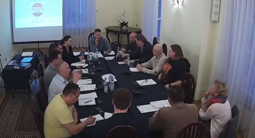Pokopać - za darmo, trenować - za opłatą, czyli będzie zmiana regulaminu boiska na Ługach