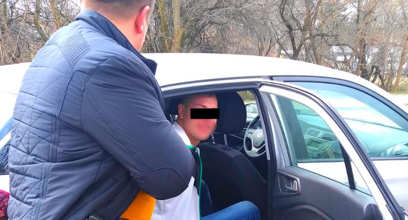 Ścigany przestępca wystraszył się strażaków