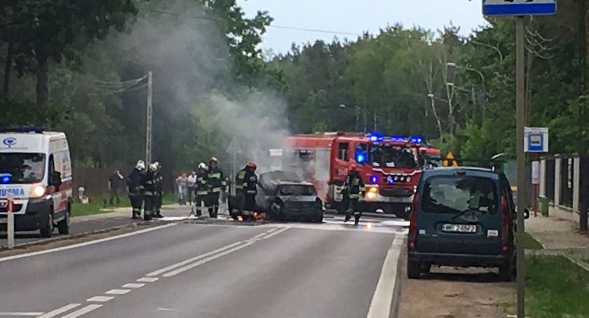 Samochód osobowy stanął w płomieniach