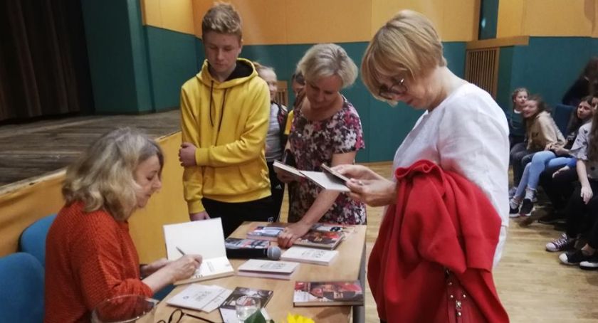 Anna Onichimowska spotkała się z uczniami otwockich szkół
