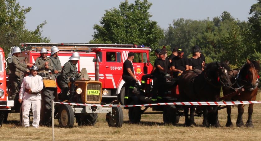 Jubileusz OSP Lubice z defiladą druhów i paradą wozów