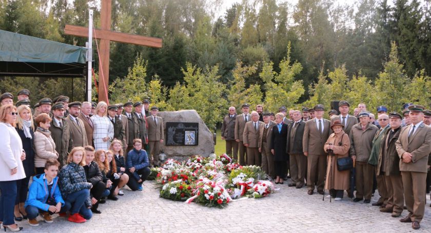 Pamięć o leśnikach w dębach zaklęta