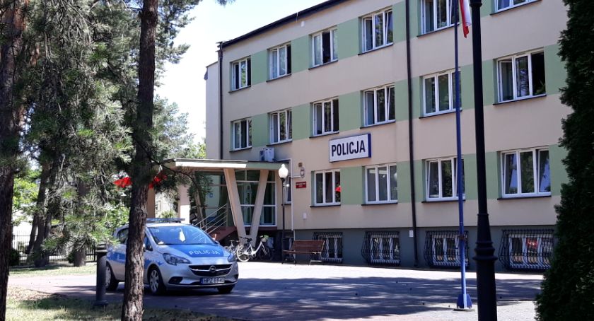 60 piw przez szparę w ścianie