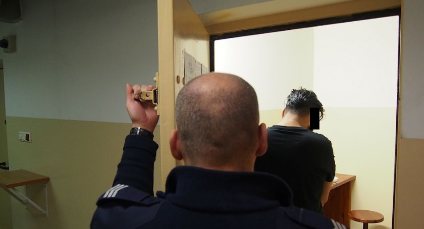 Trzej mężczyźni zatrzymani za napaści na kurierów w Otwocku i Józefowie