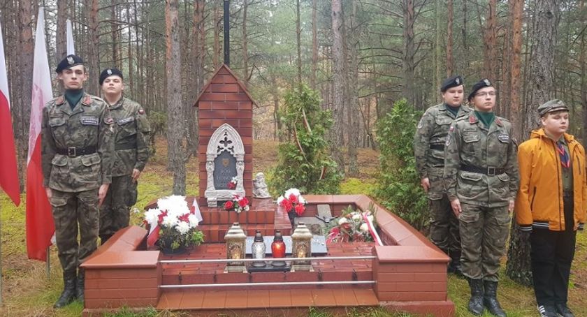 Zuzanów uczcił bezimiennych żołnierzy poległych w czasie II wojny światowej