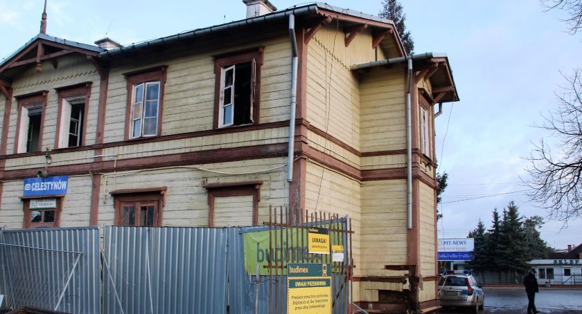 Pożar zabytkowego dworca kolejowego w Celestynowie