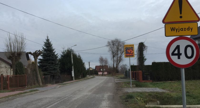 Radarowe pomiary prędkości na drodze w Boryszewie