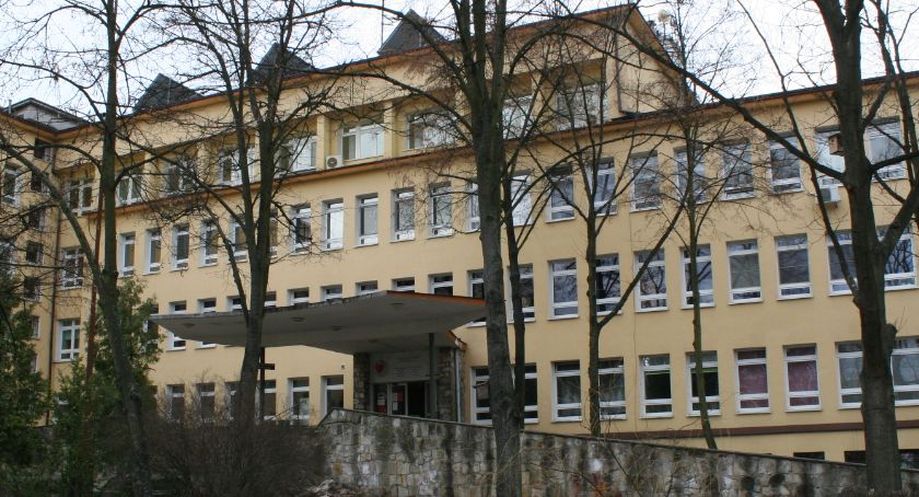 Szpital przy Batorego - nie ma nowych zakażeń, oddział wraca do pracy