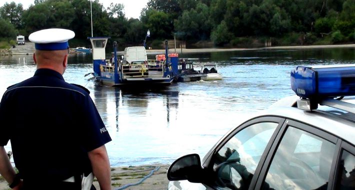Policjanci odzyskali skradzioną toyotę na promie