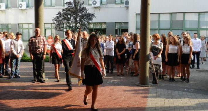 Rozpoczęcie roku szkolnego w Gimnazjum im. Łączniczek AK w Józefowie