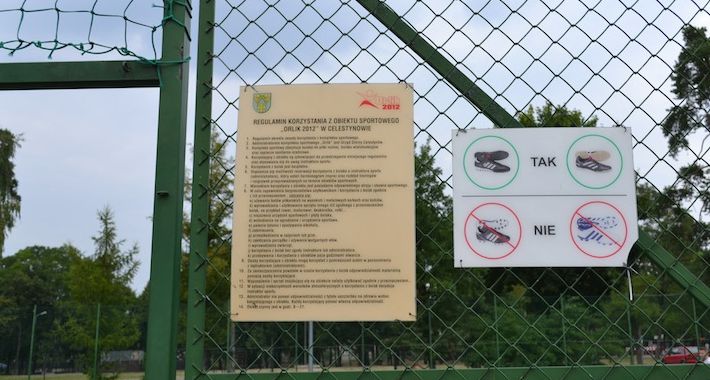 Dewastowane boisko Orlik w Celestynowie