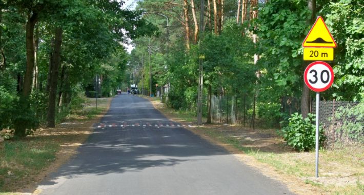 Józefów: trzy progi zwalniające na ul. Paderewskiego