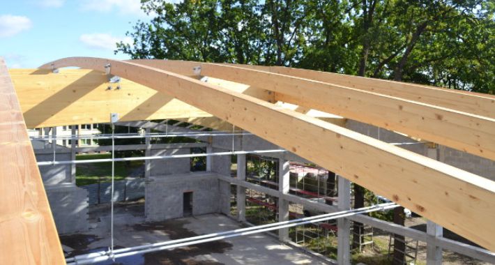 Celestynów: konstrukcja dachowa nad salą gimnastyczną już gotowa