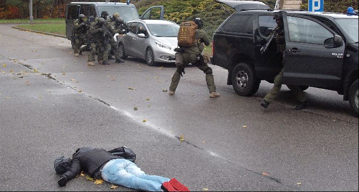 Terroryści wysadzili wodociągi