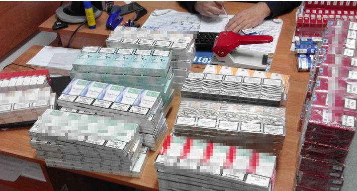 Papierosy z przemytu na otwockim bazarze