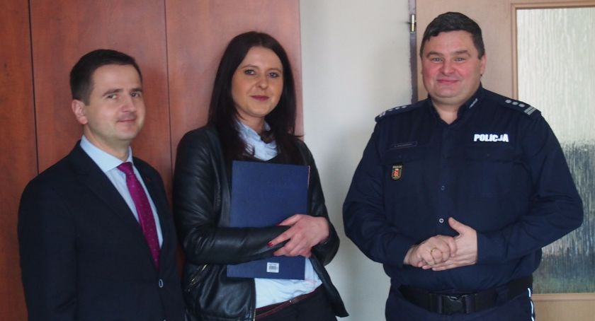Czujna pracownica banku pokrzyżowała plany oszusta
