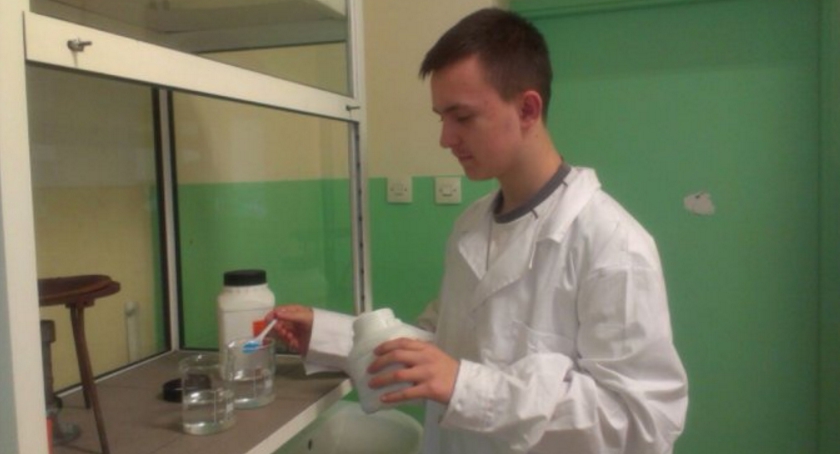 Uczeń karczewskiego gimnazjum laureatem konkursu z chemii