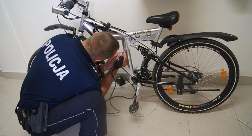 Policja otwocka pomaga znakować rowery