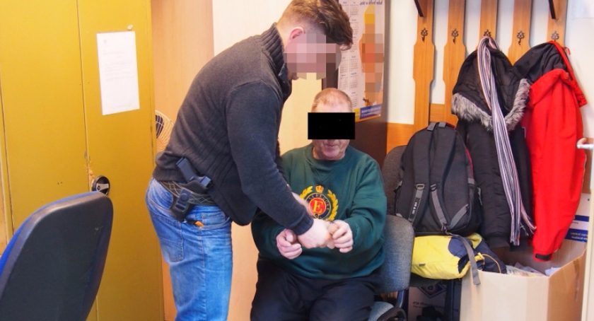 12 lat żył jako swój brat
