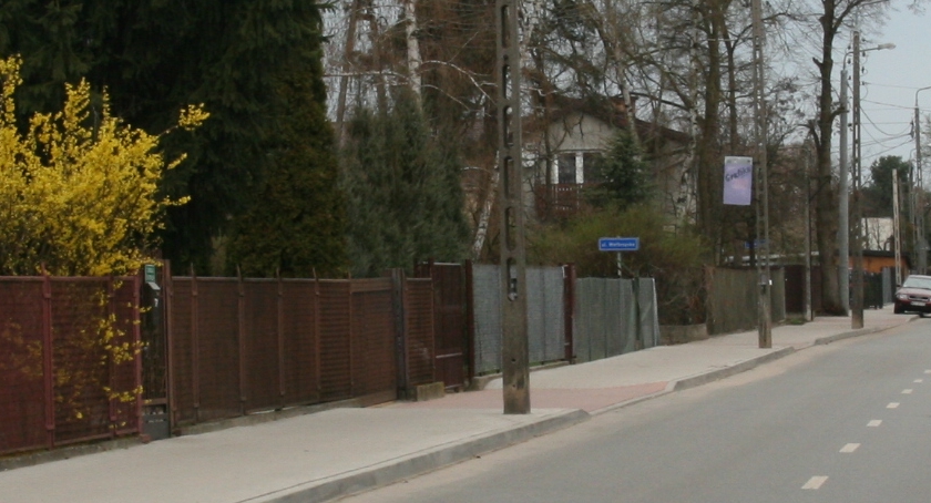 Ulica Wiejska torem wyścigowym