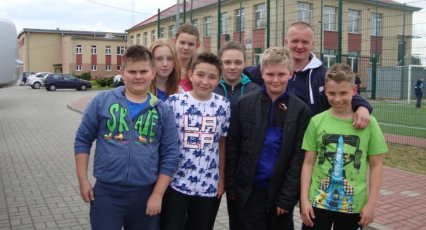 SP Wiązowna w czołówce