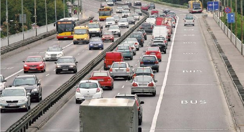 Jak przemieszczają się mieszkańcy aglomeracji warszawskiej? 