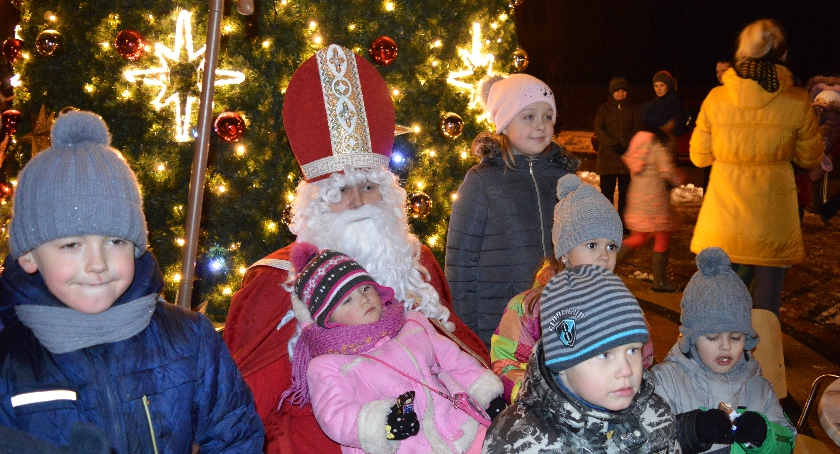 Wielka iluminacja świątecznej choinki w Kołbieli