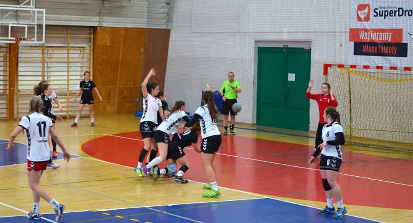MKS Karczew wygrywa z ROKiS Radzymin w 1/4 finałów! 