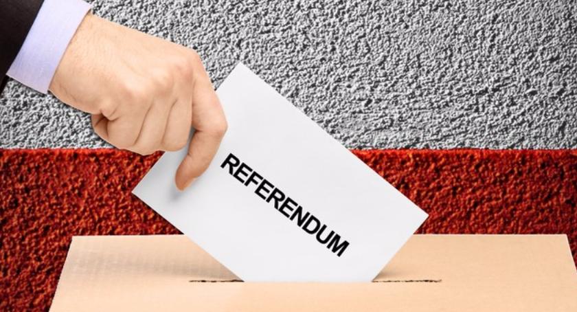4 czerwca – referenda w Karczewie i Wiązownie