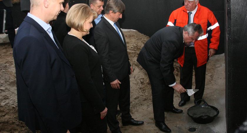 Akt erekcyjny zamurowany w moście przez Świder
