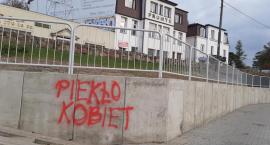Spory wokół graffiti Strajku Kobiet w Otwocku 