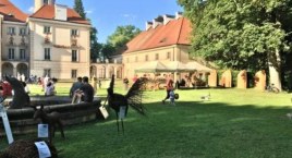 Otwocka bajka o wiklinowych rzeźbach