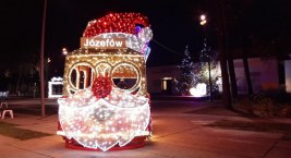 Iluminacje świąteczne - autobus w Józefowie, pociąg w Otwocku