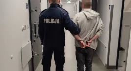 22-latek zaatakował kobietę na stacji. Agresor zatrzymany