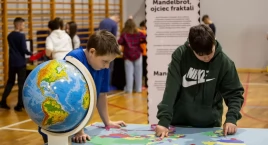 Matematyczna wystawa z Centrum Nauki Kopernik odwied…