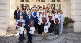 Stypendia św. Jana Pawła II dla najlepszych uczniów Józefowa