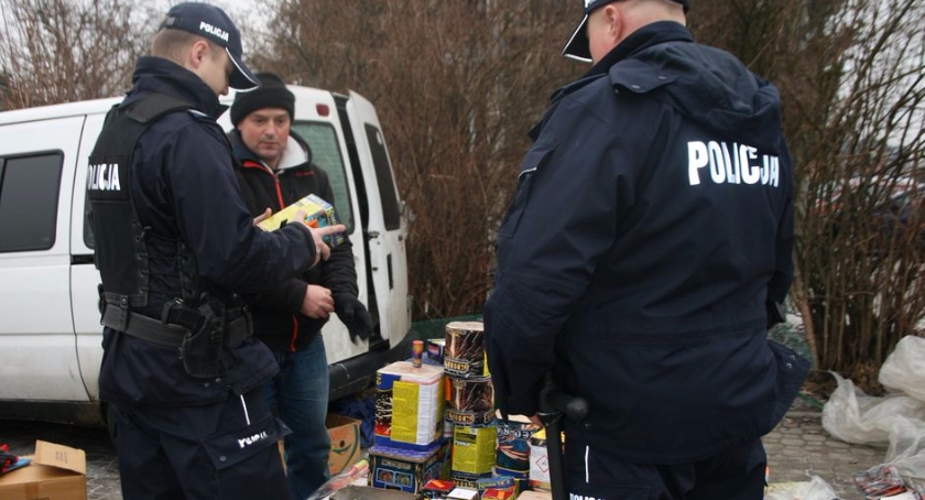 Policja kontroluje punkty sprzedające pirotechnikę